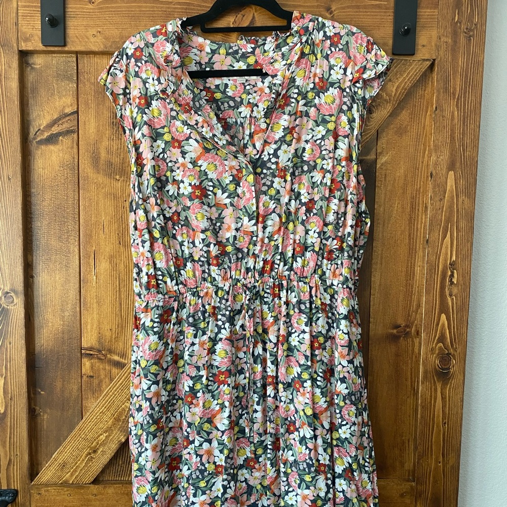 Loft plus floral dress with tie waist.